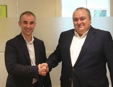 Ra�l Rodr�guez, Director General de AGIC-FERCA, y Andreu Vil�, Director General de Fundaci�n ECOTIC,  durante la firma del convenio   