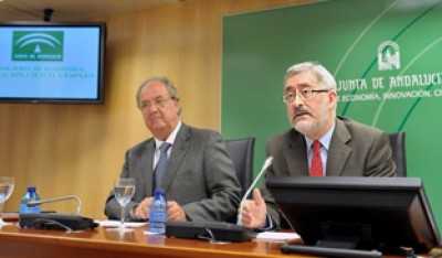 Antonio �vila durante la rueda de prensa