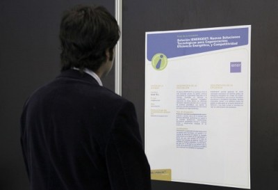 Visitante en el �rea de innovaci�n