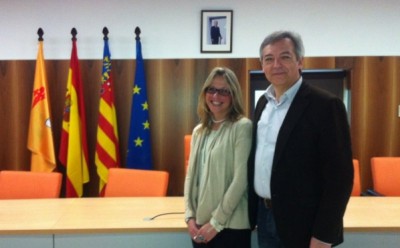 El Alcalde de Enguera con la responsable de comunicaci�n de la Comisi�n Europea