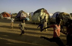 Nios jugando en el campo de refugiados de Dadaab 